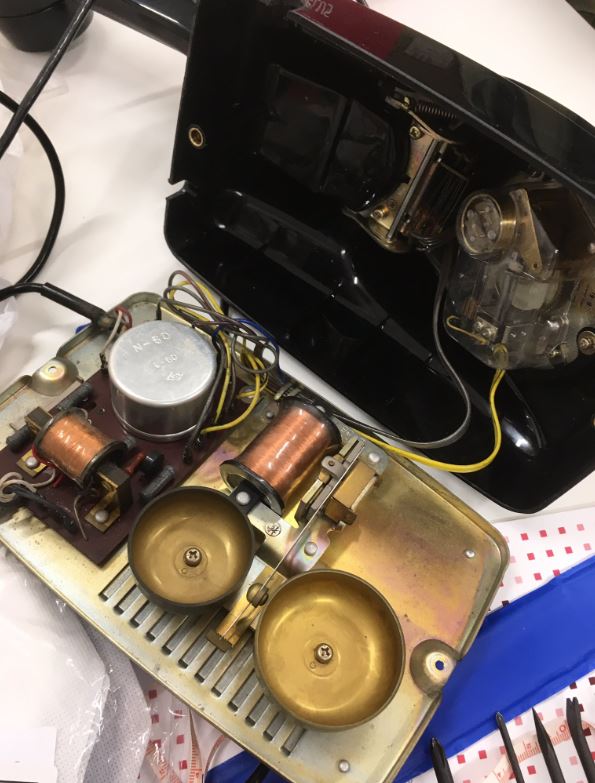 黒電話は音量調整の方法は わかりやすく画像付きで説明 今日を生きるブログ 黒電話は音量調整の方法は わかりやすく画像付きで説明 今日を生きるブログ